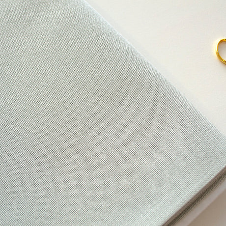 Tela Zweigart Lugana 28 ct color 3270/7095 doblada con hilo de bordar