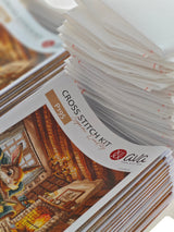 Materiales incluidos en el kit de punto de cruz AVA Afternoon of Reading