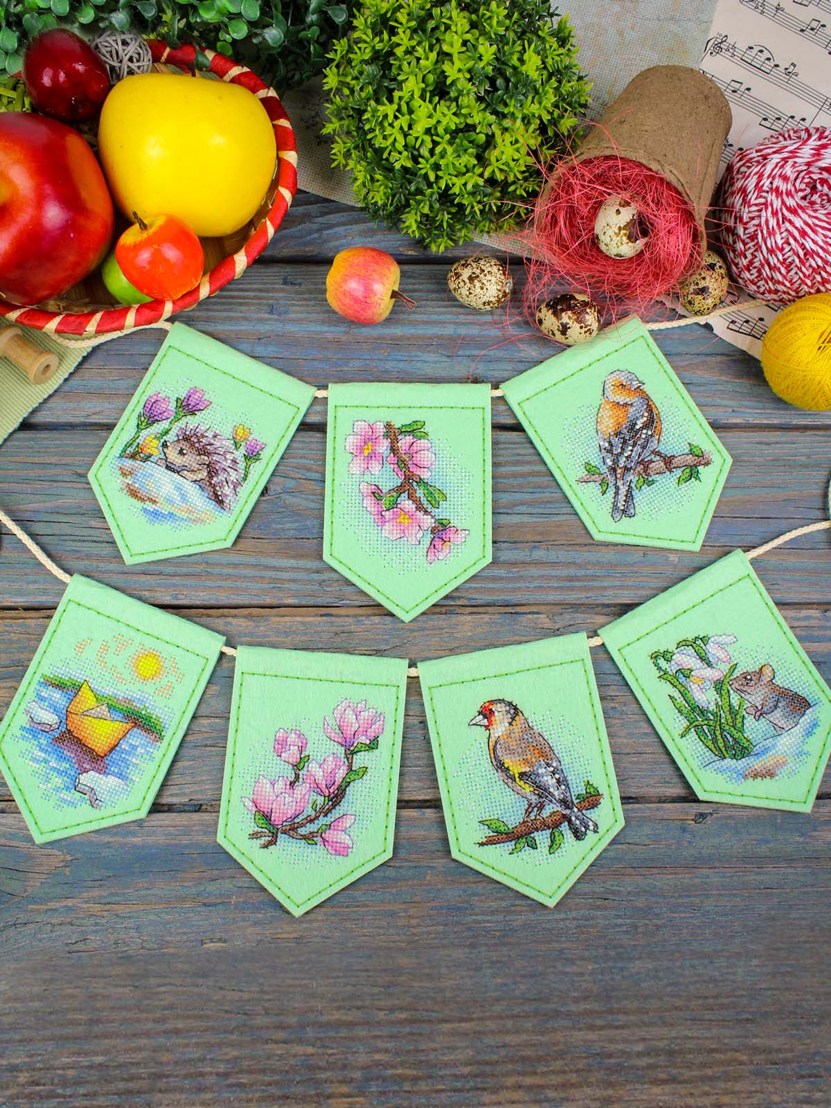Kit de Punto de Cruz “Spring Garland (7 Flags)” MP Studia ST-1209 – Guirnalda Bordada Primavera