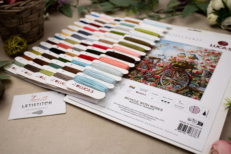 Hilos organizados del kit de punto de cruz Luca-S GOLD Bicycle with Roses BU5061