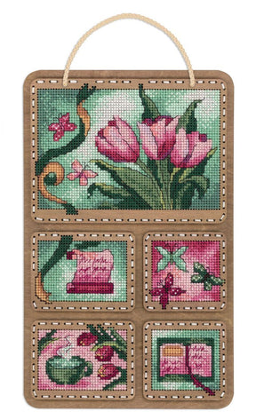 Kit de punto de cruz sobre base de madera Spring Collage MP Studia con diseño floral primaveral y piezas decorativas bordadas