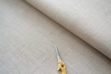 Tela de lino Belfast 32 ct Zweigart plegada, color 3609/53