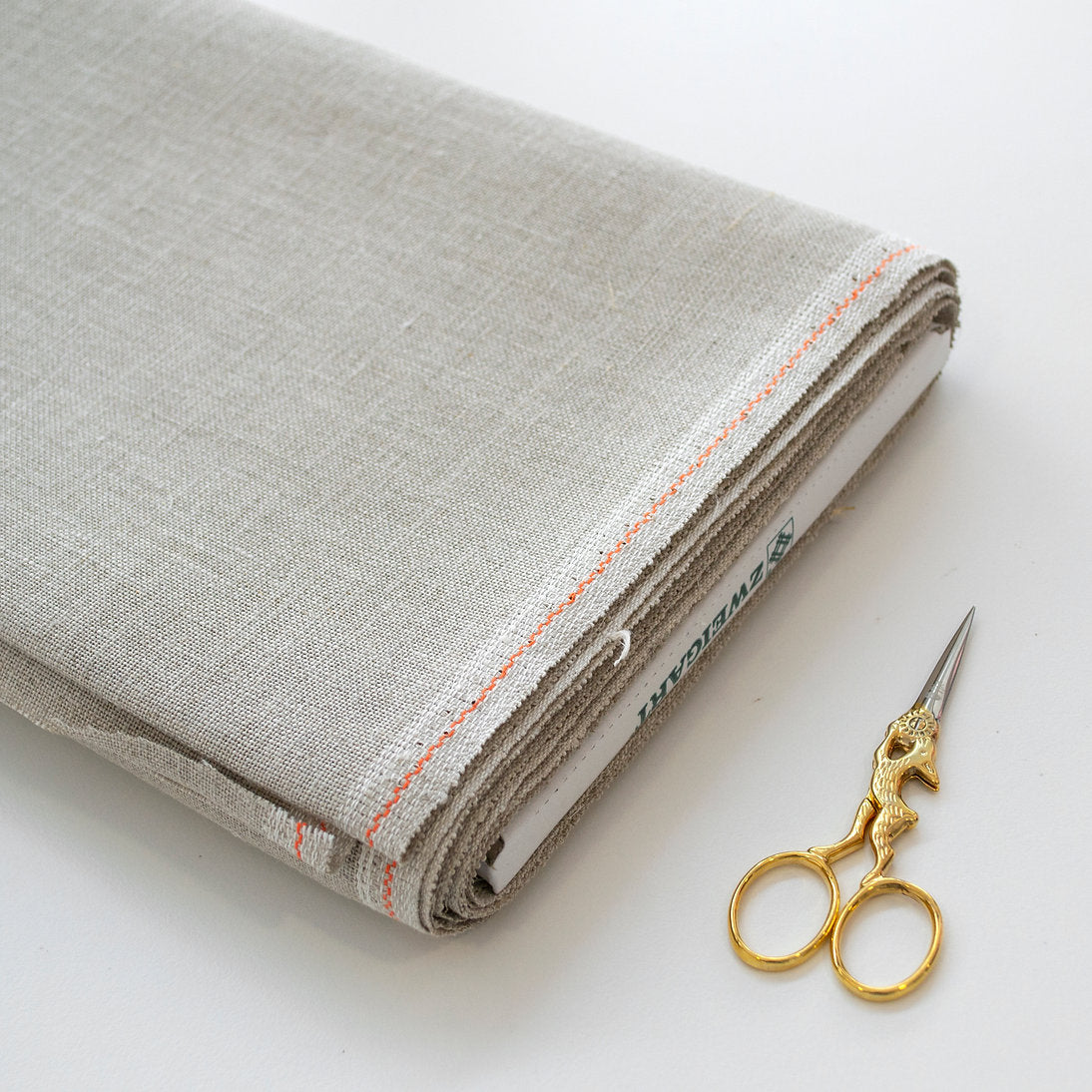 tela de lino belfast 32 ct zweigart plegada color 3609 natural