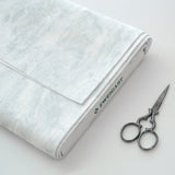 detalle textura marmoleada tela belfast 32 ct zweigart