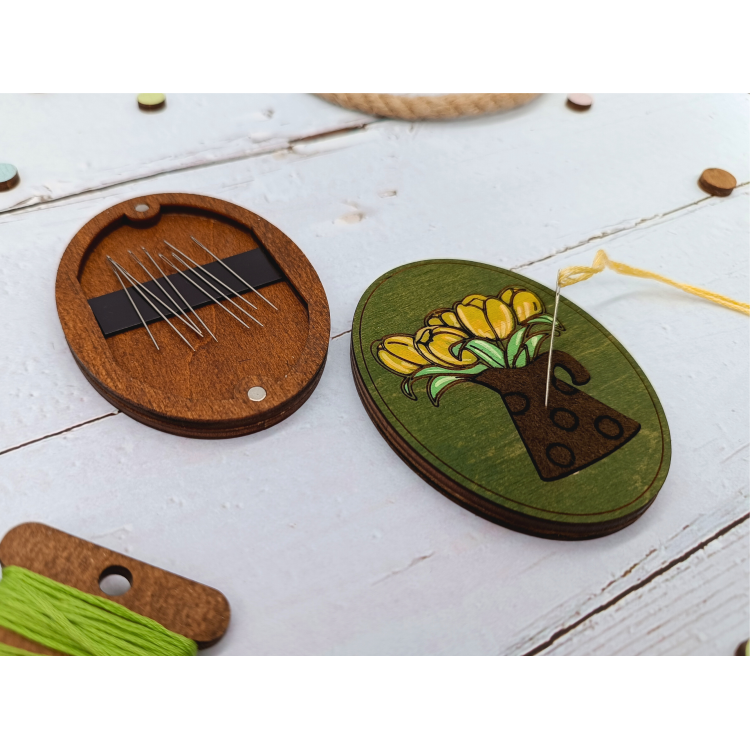 Estuche de agujas de madera KF056/120G “Tulipanes” – Kind Fox by Wizardi