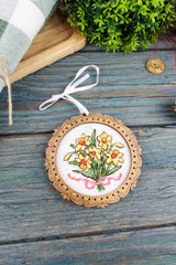 Miniature – Bouquet de jonquilles – Broderie sur socle en bois MP Studia SO-139