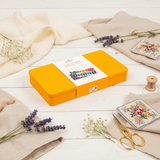 Caja Metálica con 24 Madejas de Lana DMC Colbert - Edición Limitada: La Elegancia del Bordado