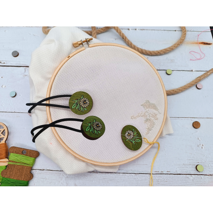 Imán para agujas Wizardi KF040/2G Magnetic Keepers Flowers | Sujetadores magnéticos para tela