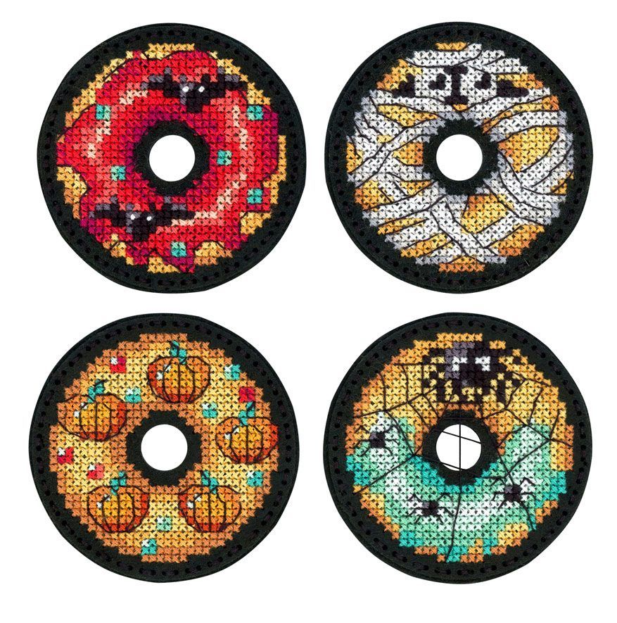 Kit de punto de cruz MP Studia ST-1075 – Donuts de Halloween. Alfileres e imanes 6x6 cm