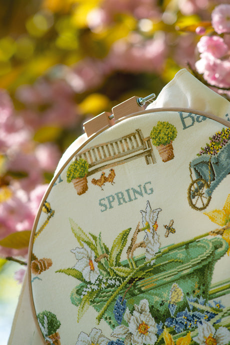 Spring in the garden - Lanarte - Cross stitch kit PN-0007964