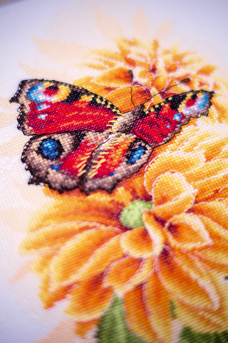 Fluttering butterfly - Lanarte - Cross stitch kit