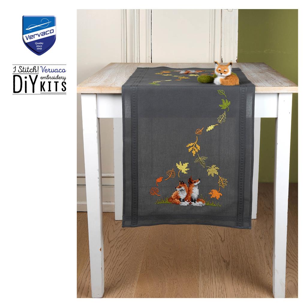 Table Runner Foxes in autumn - Vervaco - Cross stitch kit PN-0198567