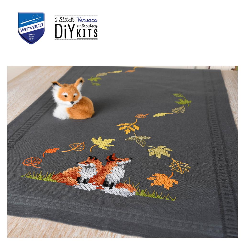 Camino de Mesa Foxes in autumn - Vervaco - Kit de punto de cruz PN-0198567