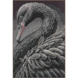 Kit de punto de cruz Lanarte Black Swan con cisne negro bordado en tonos grises sobre fondo oscuro.