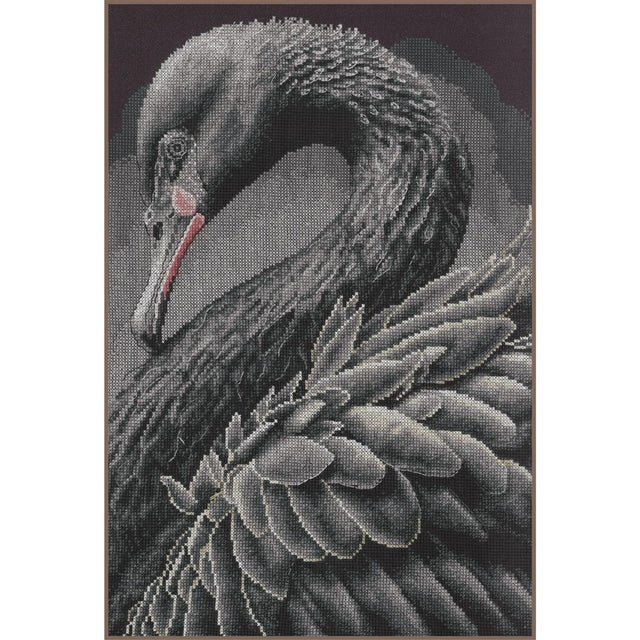 Kit de punto de cruz Lanarte Black Swan con cisne negro bordado en tonos grises sobre fondo oscuro.