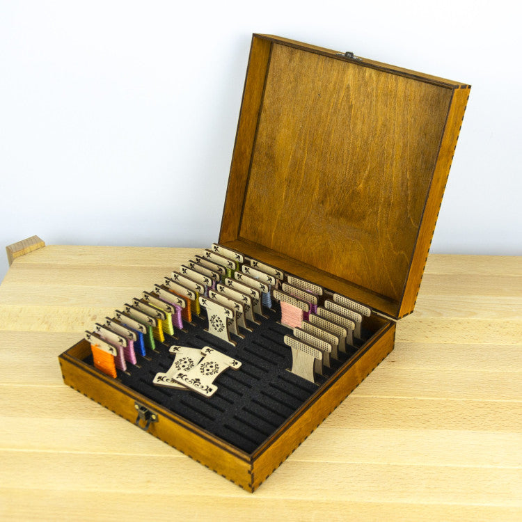 Vista adicional de Organizador de hilos Embroidery Craft PB-026 – Madera – 60 Bobinas 22,5x6,7 cm