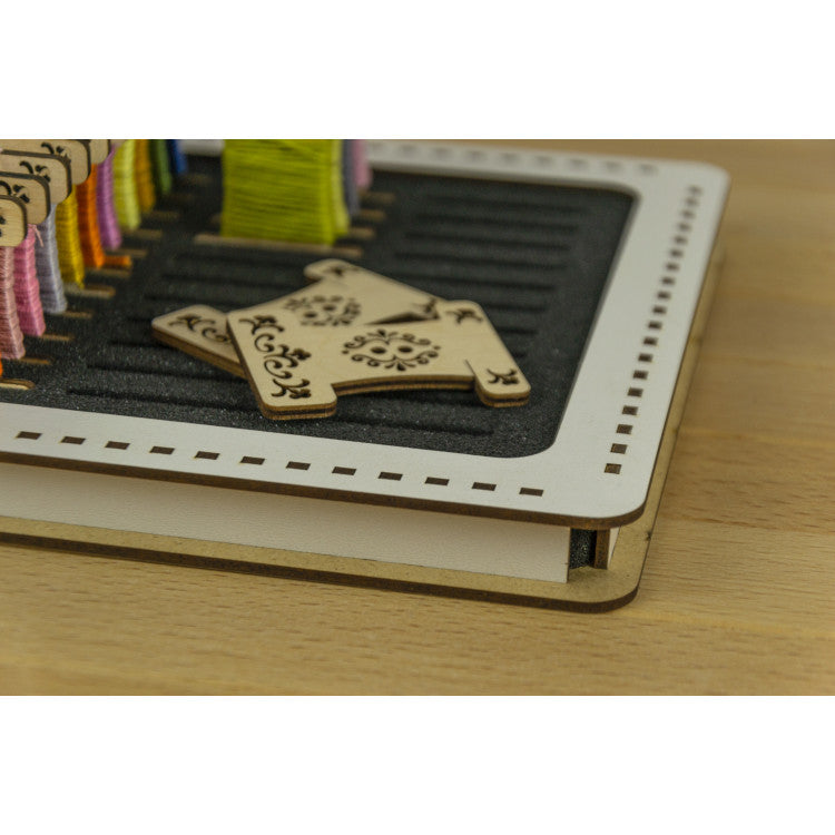 Vista adicional de Organizador de hilos Embroidery Craft PB-027 – Plano – 33 Bobinas 20x20 cm