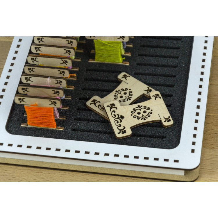 Vista adicional de Organizador de hilos Embroidery Craft PB-027 – Plano – 33 Bobinas 20x20 cm