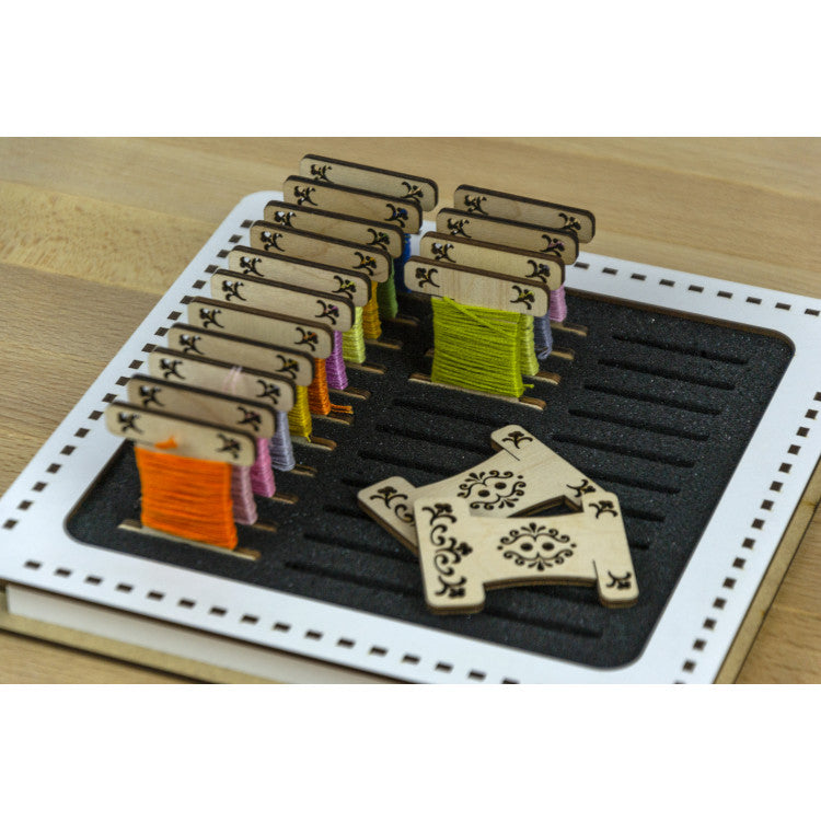 Vista adicional de Organizador de hilos Embroidery Craft PB-027 – Plano – 33 Bobinas 20x20 cm