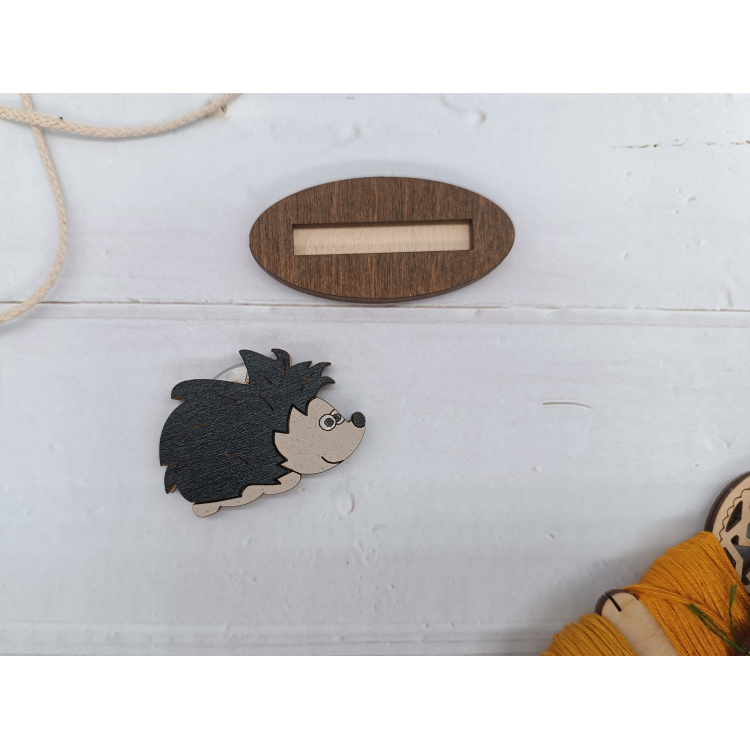 Hedgehog KF050/3 Wooden Thread Cutter | Embroidery and Sewing Accessory