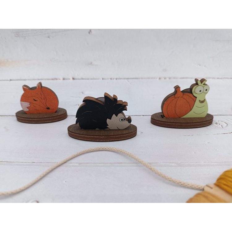 Hedgehog KF050/3 Wooden Thread Cutter | Embroidery and Sewing Accessory