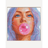 Kit de punto de cruz Aine A1032 retrato moderno mujer con chicle rosa estilo contemporáneo
