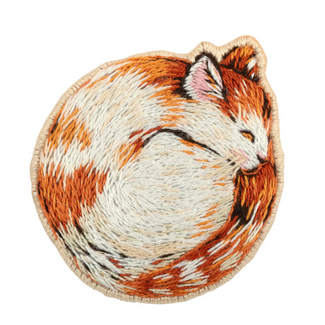 Kit de bordado PANNA Broche Gato dormido PJK-2322 con gato naranja y blanco acurrucado sobre fieltro