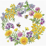 Kit de punto de cruz Field Wreath Andriana con corona de flores silvestres y abejorros sobre tela Aida 16 ct