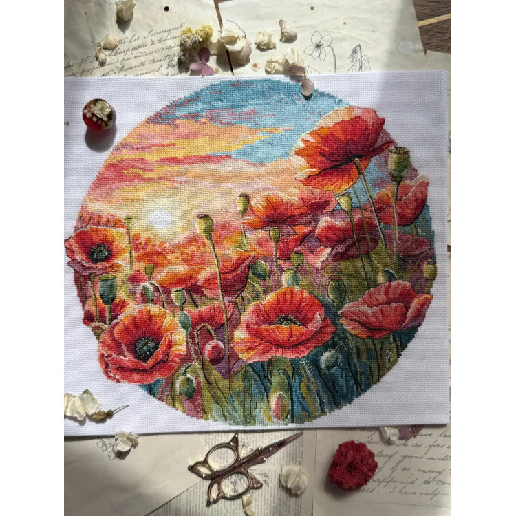 Kit de punto de cruz Andriana SANS-85 Sun in Poppies – Sol entre Amapolas 29x27 cm