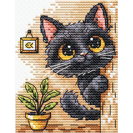 Kit de punto de cruz Andriana SANZ-76 Bookmark Baby con gatito negro de ojos amarillos asomándose junto a una planta, bordado sobre canvas plástico blanco.