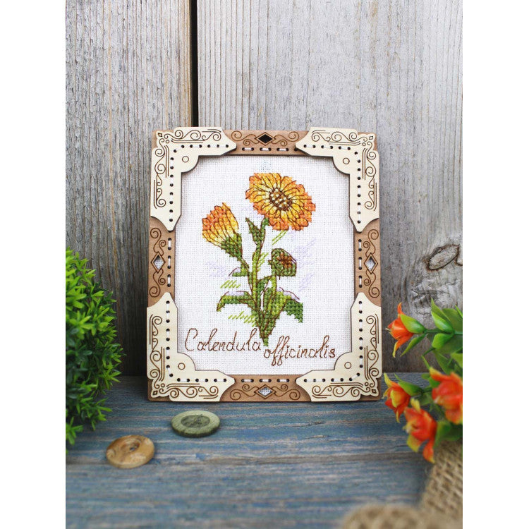 Kit de punto de cruz en base de madera Miniatura Caléndula – MP Studia SO-140