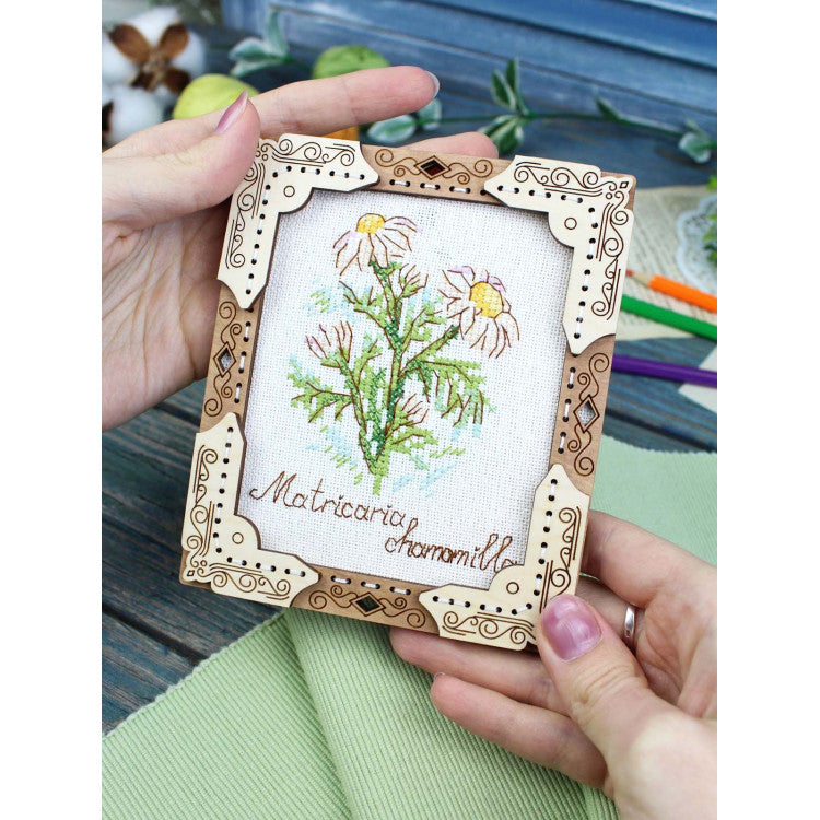 Miniature Chamomile Cross Stitch Kit on Wooden Base – MP Studia SO-142