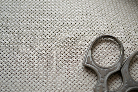 Tela Lino Aida 14 ct de Zweigart con tejido uniforme para bordados precisos