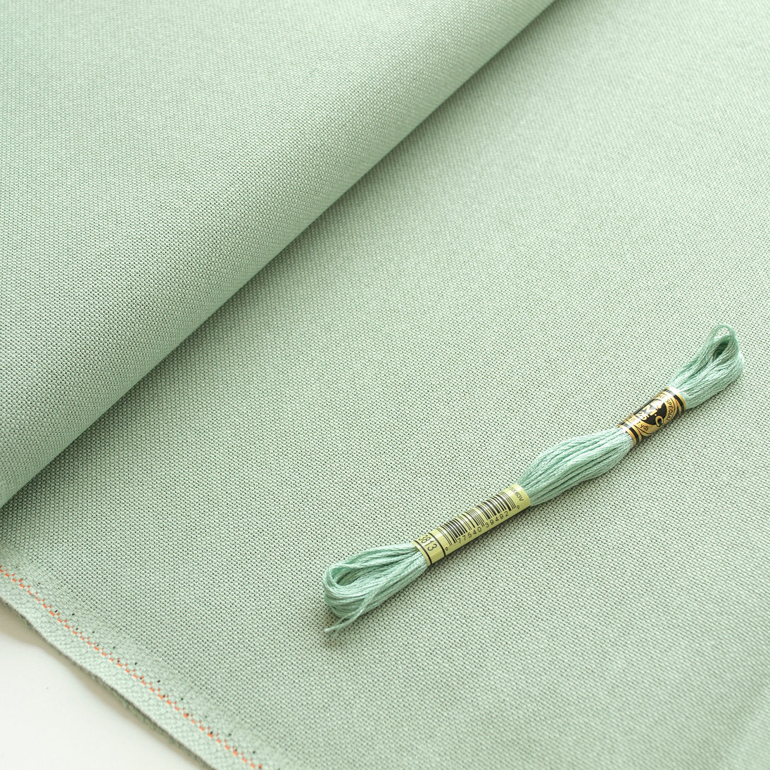 Tela Lugana Evenweave 25 ct Zweigart color 618 para punto de cruz