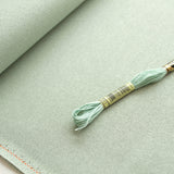 Tela Lugana Evenweave 25 ct Zweigart color verde 618 doblada