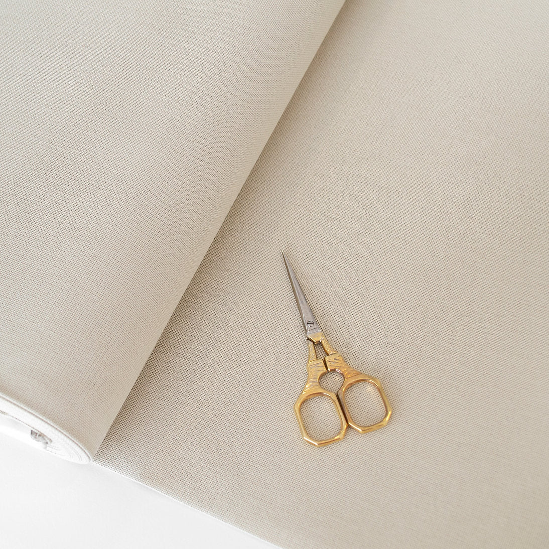 Tela Murano Lugana 32 ct Zweigart color 770 Platinum punto de cruz