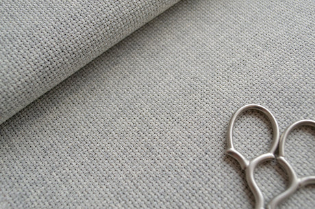 Detalle lateral de la tela Yorkshire Aida 14 ct de Zweigart para punto de cruz