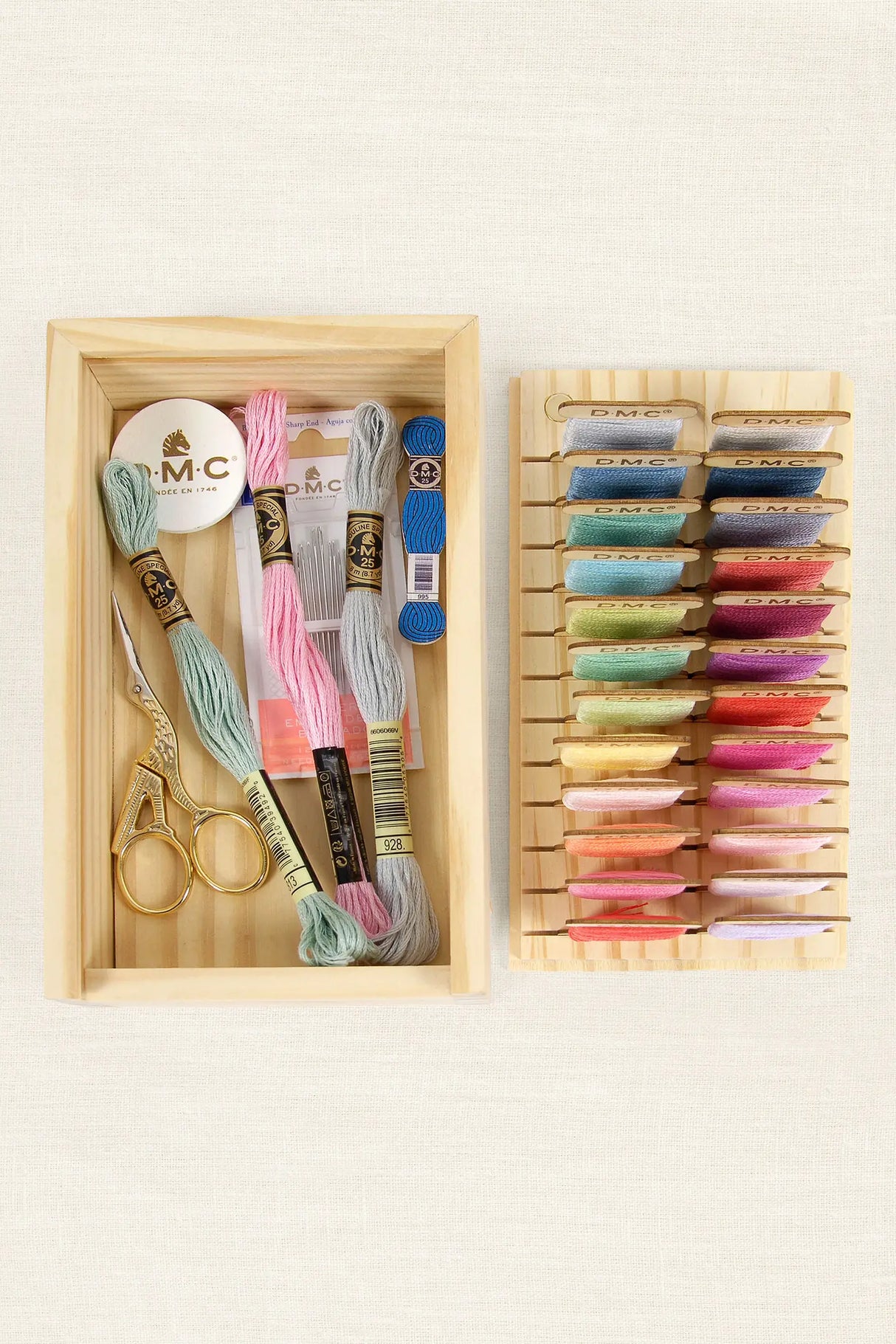 Boîte en bois DMC Eco Vita avec 24 bobines pour organiser les fils à broder