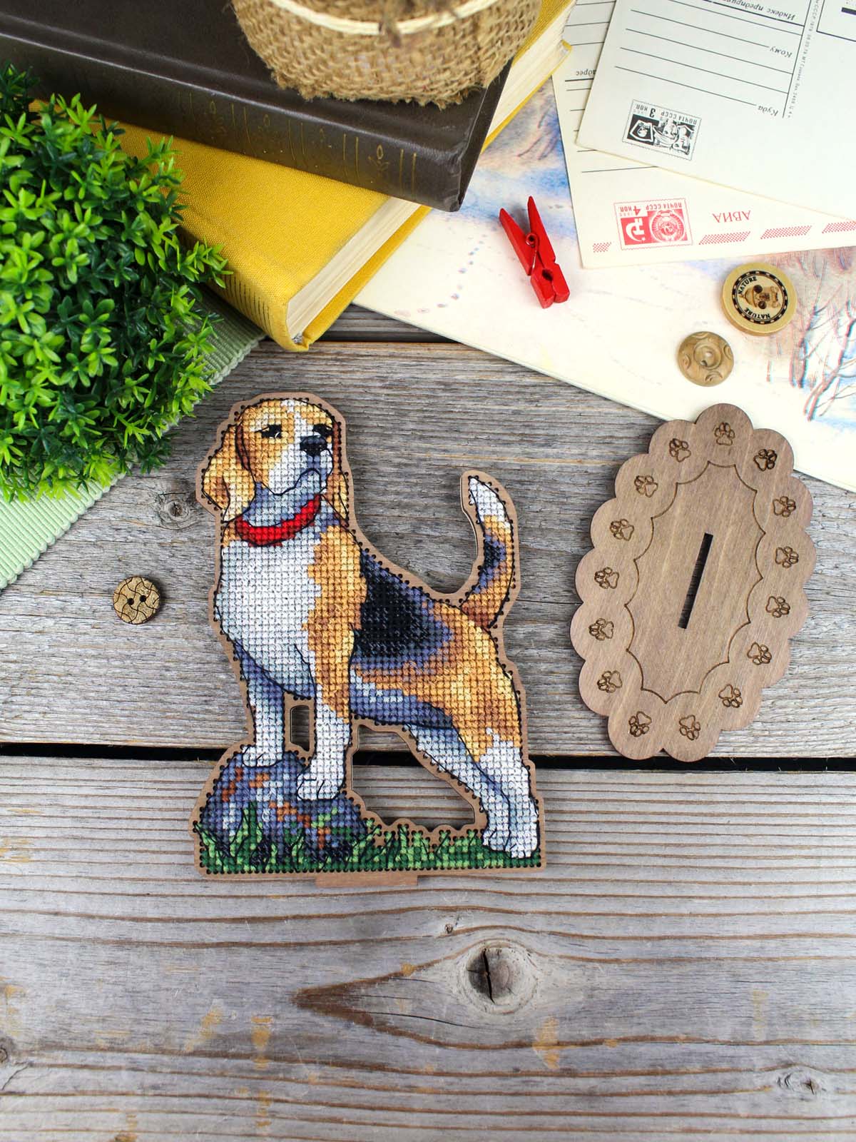 Kit de punto de cruz sobre madera MP Studia SO-169 Beagle 15x12 cm