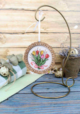 Miniature – Bouquet de tulipes – Broderie sur socle en bois MP Studia SO-138