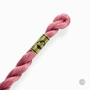 Écheveau de fil de coton Perle DMC épaisseur 3 à 15 m : élégance et polyvalence dans votre broderie